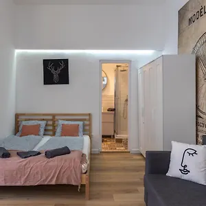 Acacia Daire Budapeşte